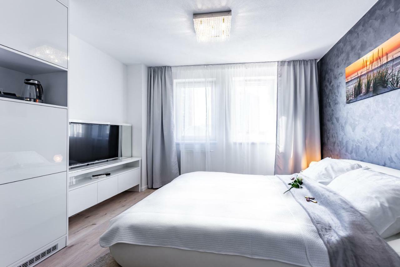 More Than Accommodation Pressburg Exterior foto