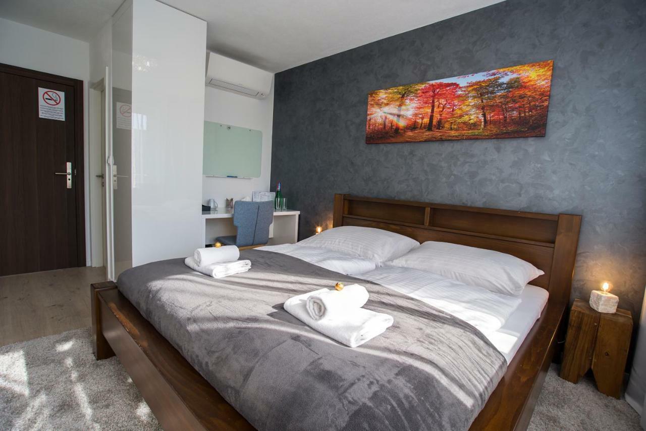More Than Accommodation Pressburg Exterior foto