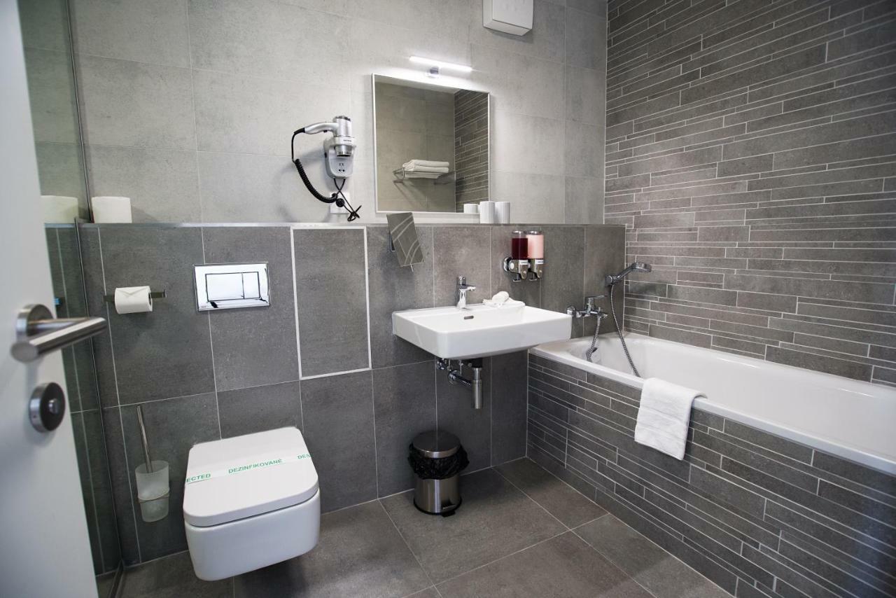 More Than Accommodation Pressburg Exterior foto