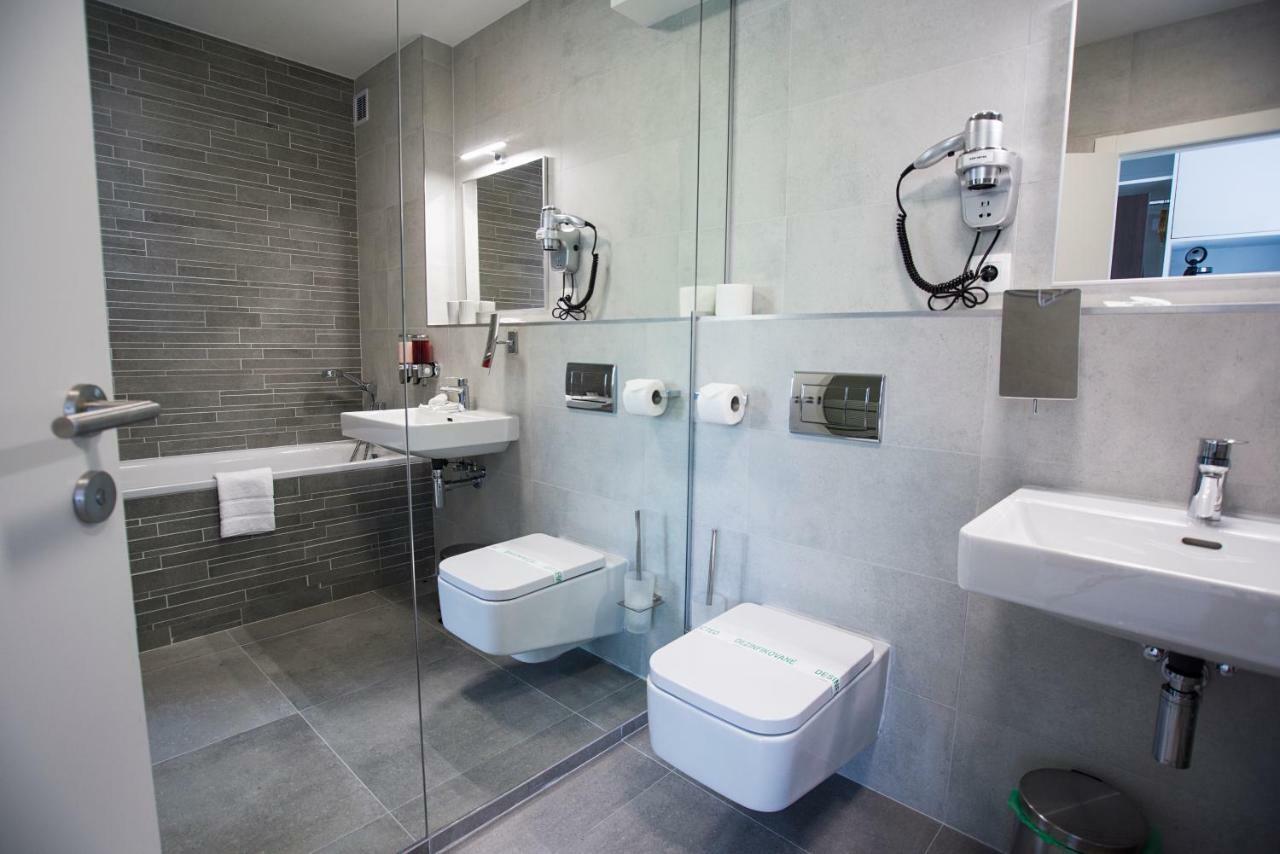 More Than Accommodation Pressburg Exterior foto